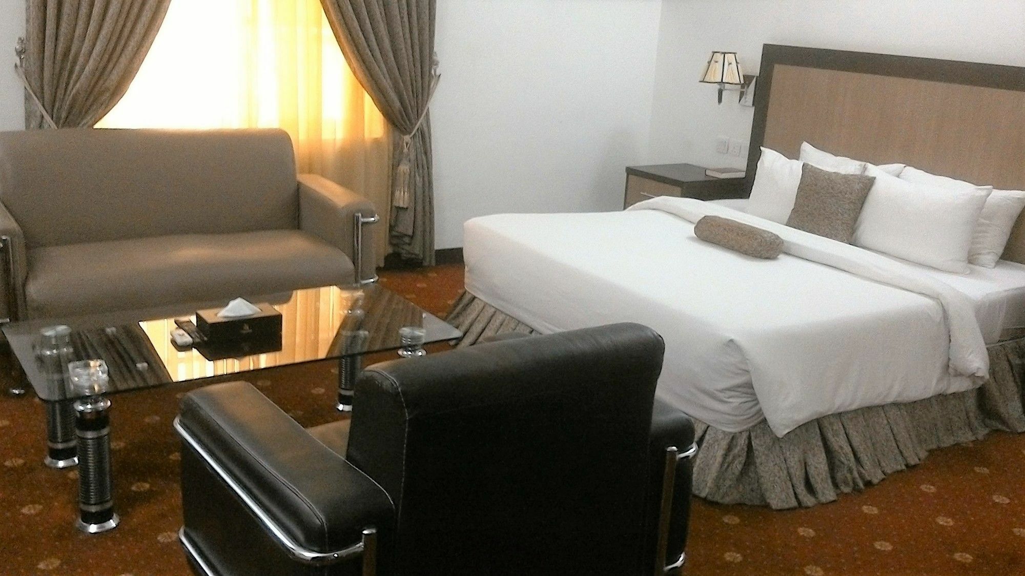 Immaculate Suites And Apartments Mobushipe Extérieur photo