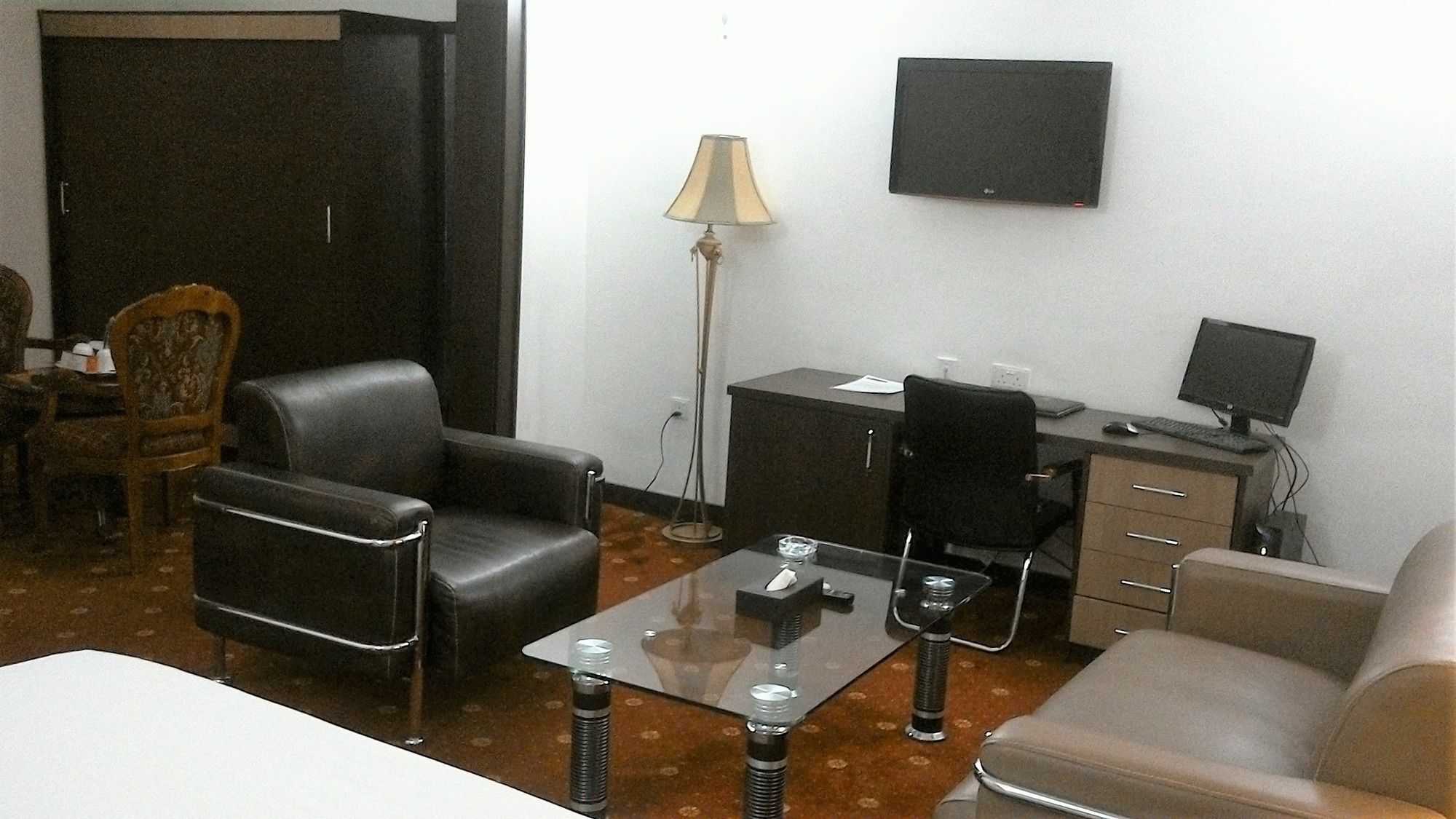 Immaculate Suites And Apartments Mobushipe Extérieur photo
